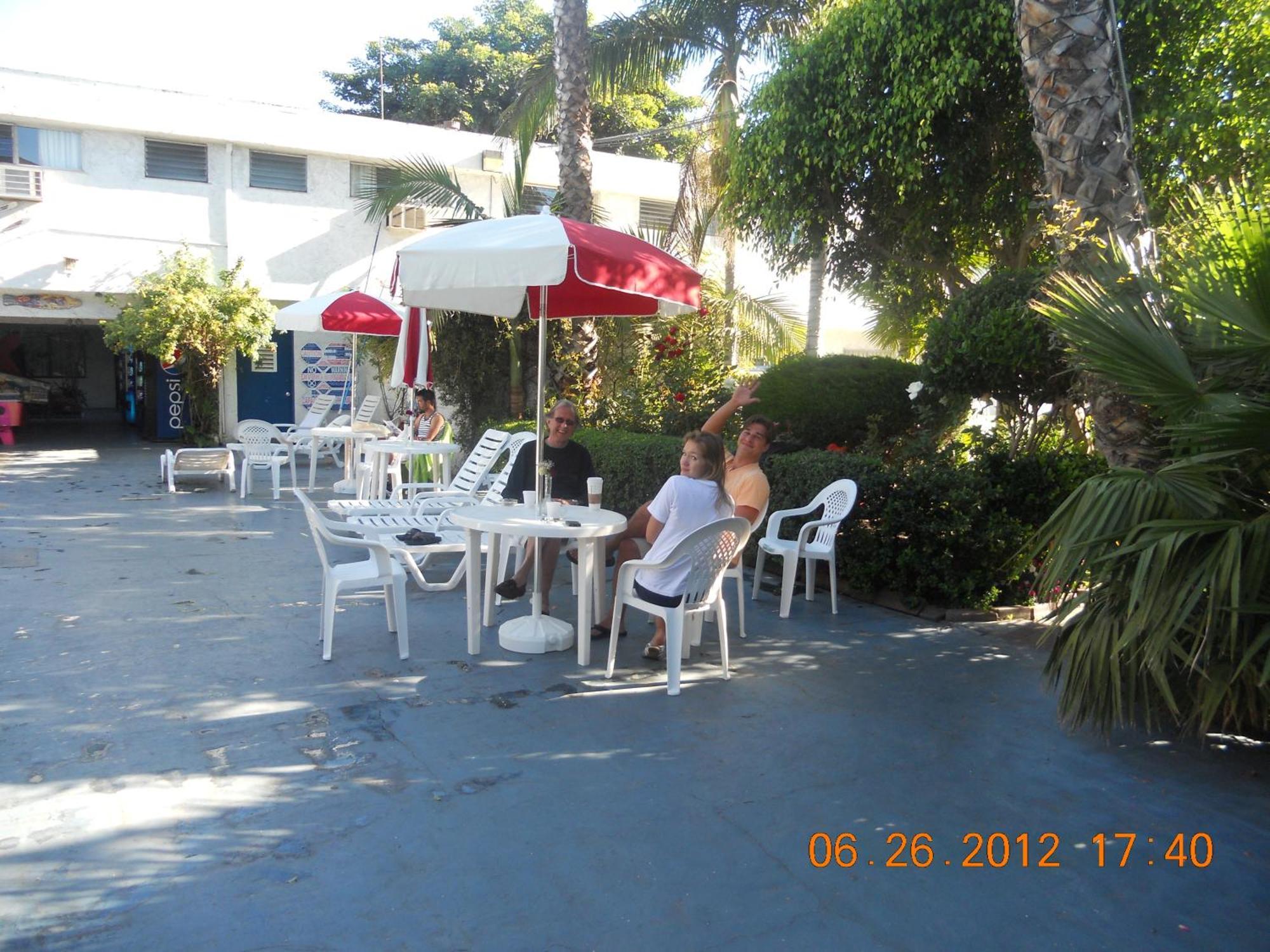 Tradewinds Airport Inglewood
