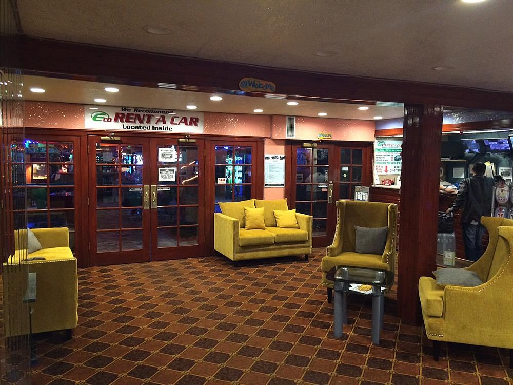 Tradewinds Airport Motel